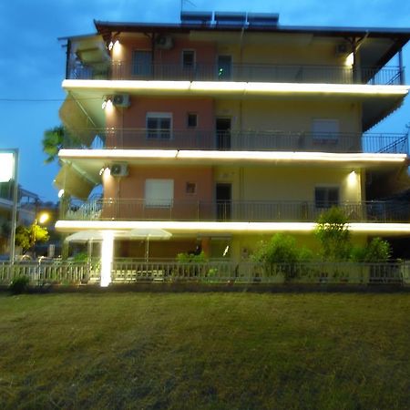 Four Seasons 2 Apartment Paralia Katerinis Bagian luar foto